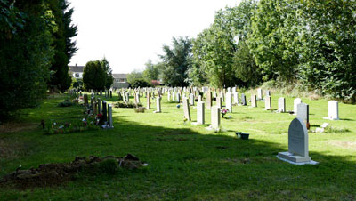 New hurchyard Kineton